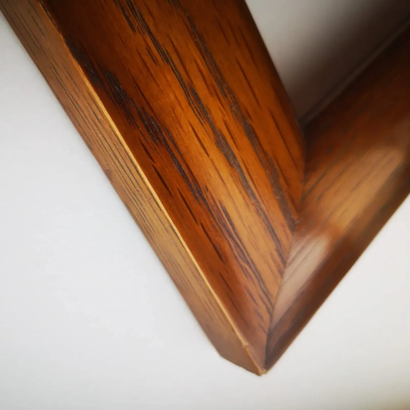 Rosewood frame corner